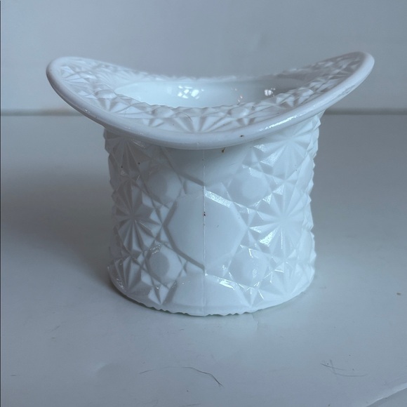 Vintage Fenton milk glass top hat “daisy and button” pattern - Picture 4 of 13